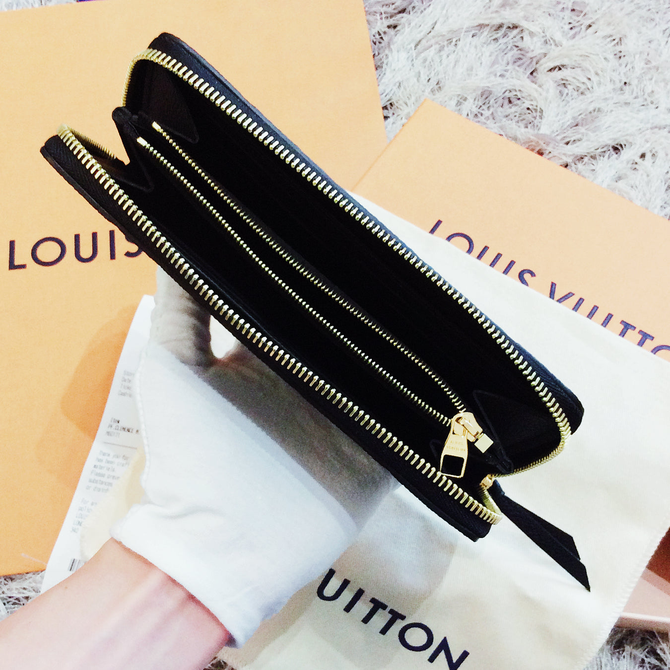 LV▪️Clémence 壓紋牛皮拉鍊長夾/540✨🉐23680