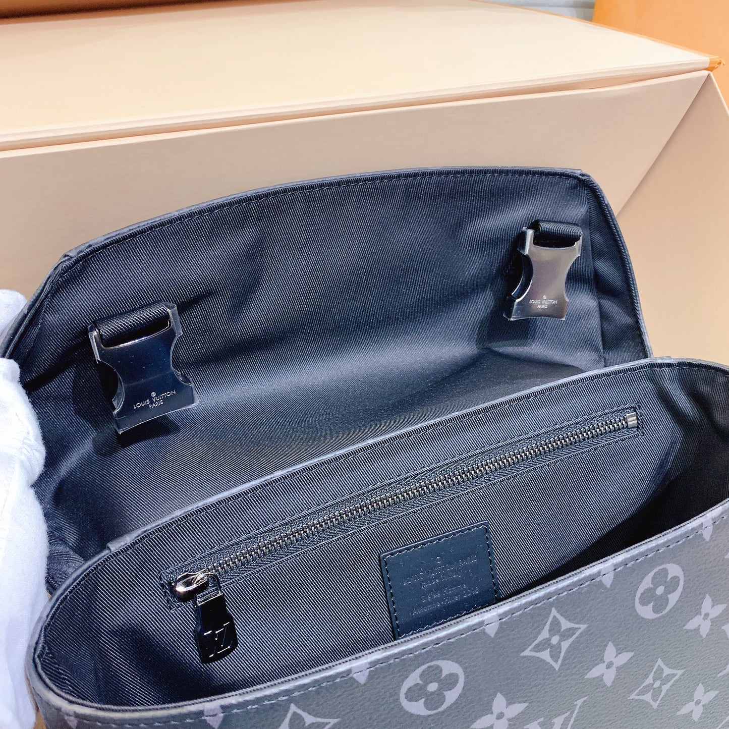 LV Messenger PM Voyager 小款男生款郵差包/1960✨🉐81360