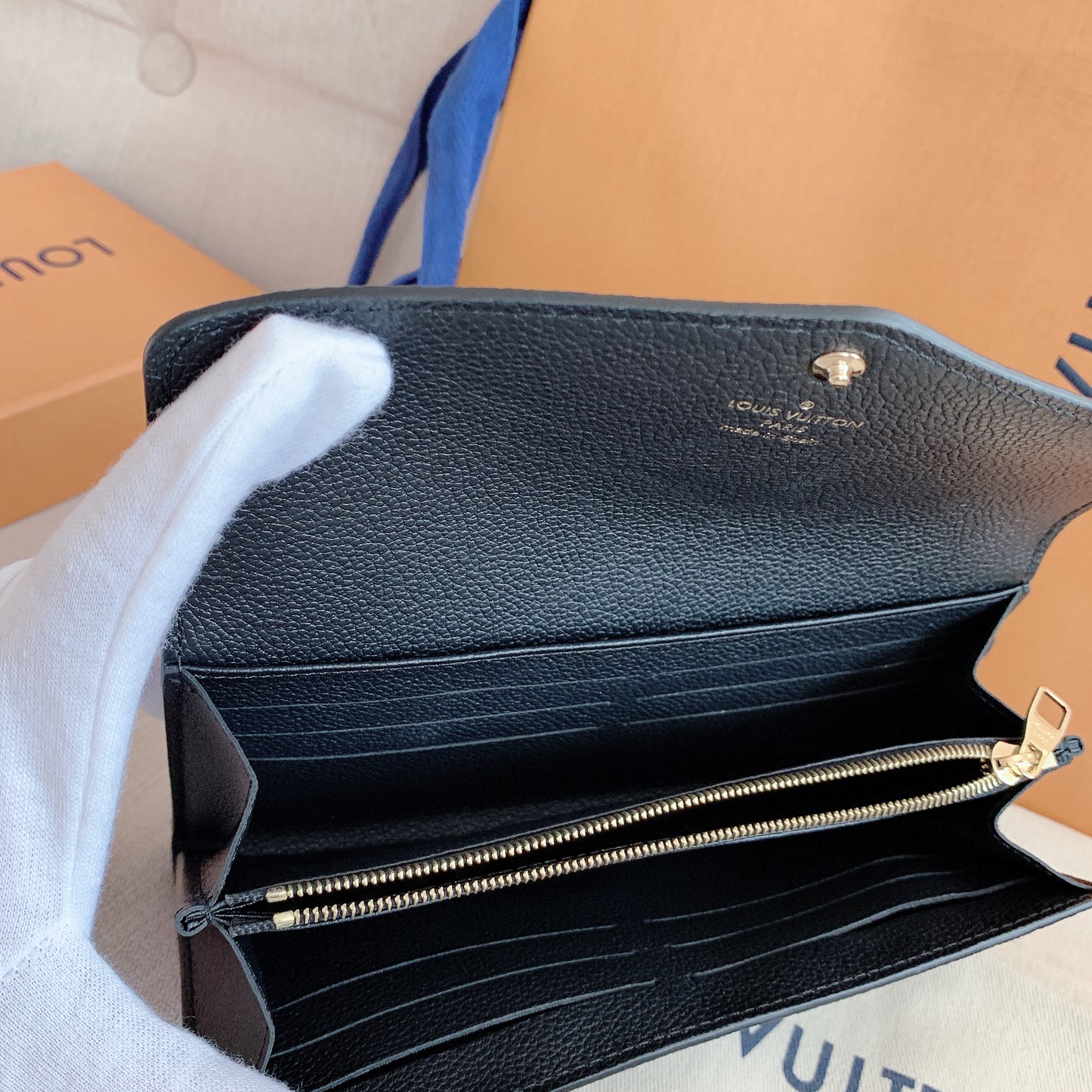 LV▪️Sarah 壓紋牛皮信封長夾/620✨🉐27040