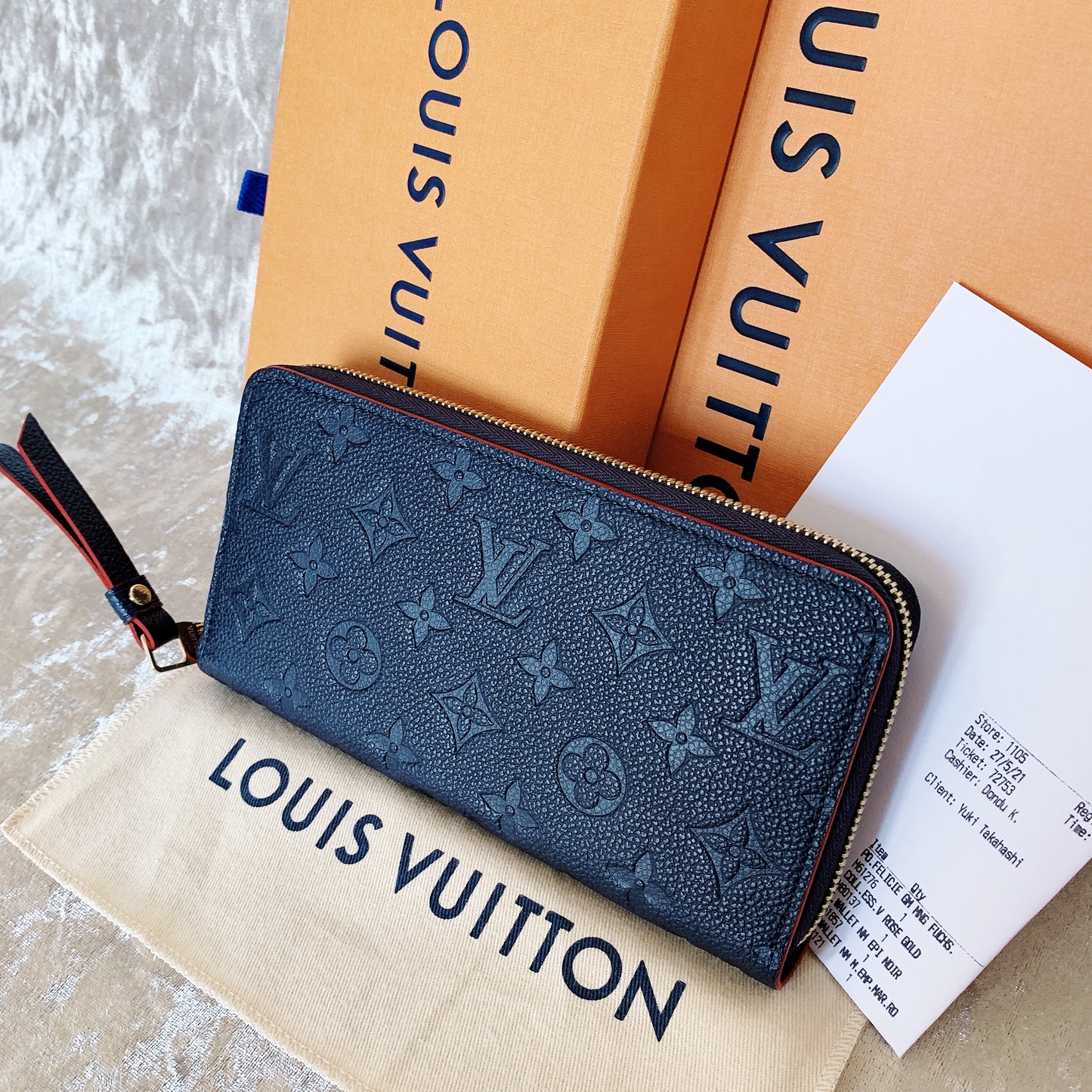 LV▪️Zippy 壓紋牛皮拉鍊長夾/740✨🉐32080
