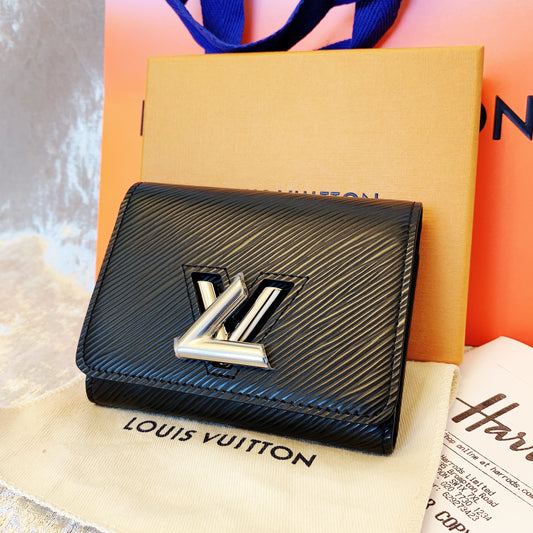 LV Twist 扭轉三折短夾/660✨🉐28720