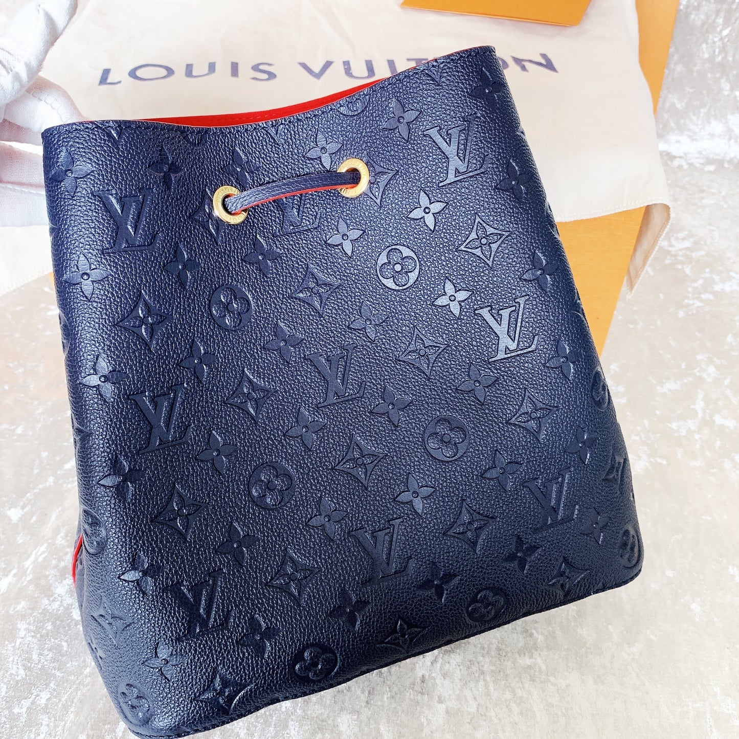 LV NéoNoé MM 壓紋牛皮水桶包/2050✨🉐85050