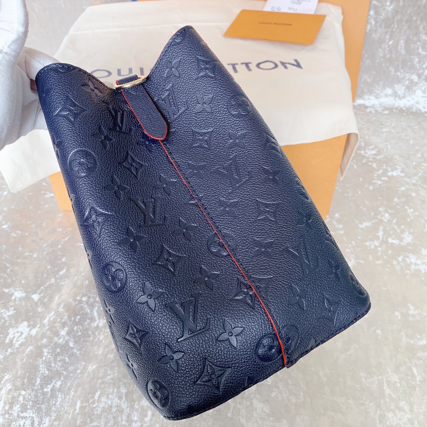 LV NéoNoé MM 壓紋牛皮水桶包/2050✨🉐85050