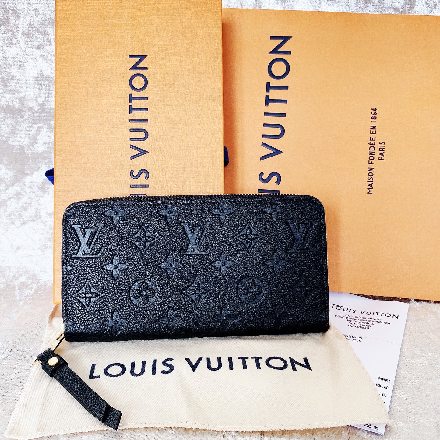 LV▪️Zippy 壓紋牛皮拉鍊長夾/740✨🉐32080