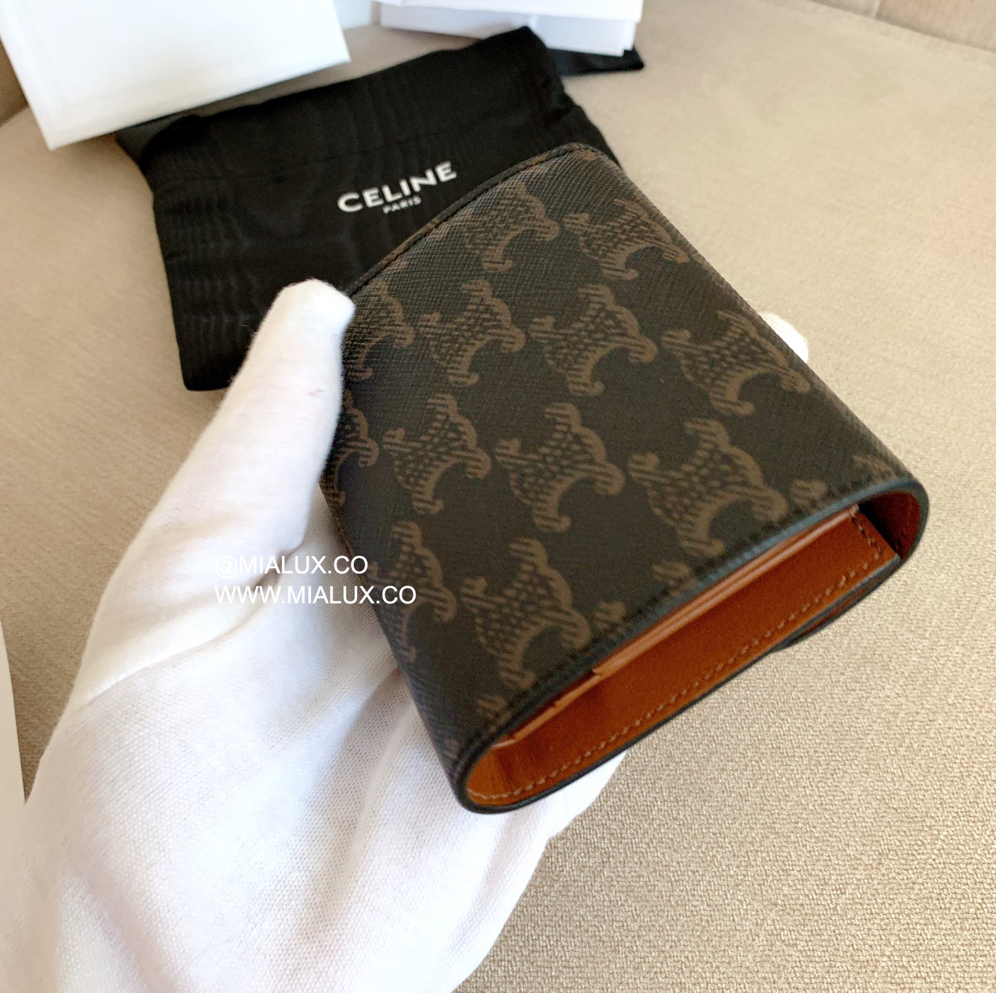 Celine▪️Flap Wallet Triomphe S 老花三折短夾/495E510 🉐19360🇪🇺