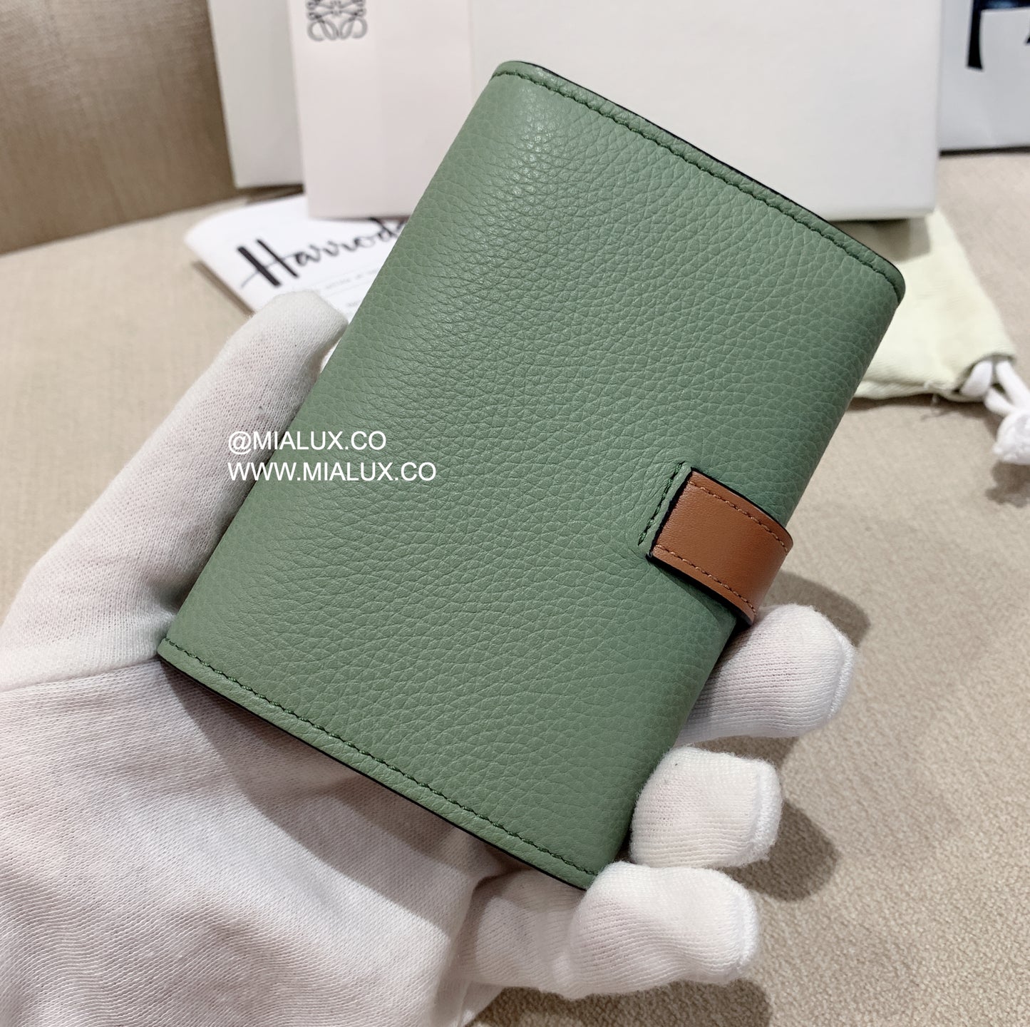 Loewe▪️Vertical S 小款拼色三折短夾/475
