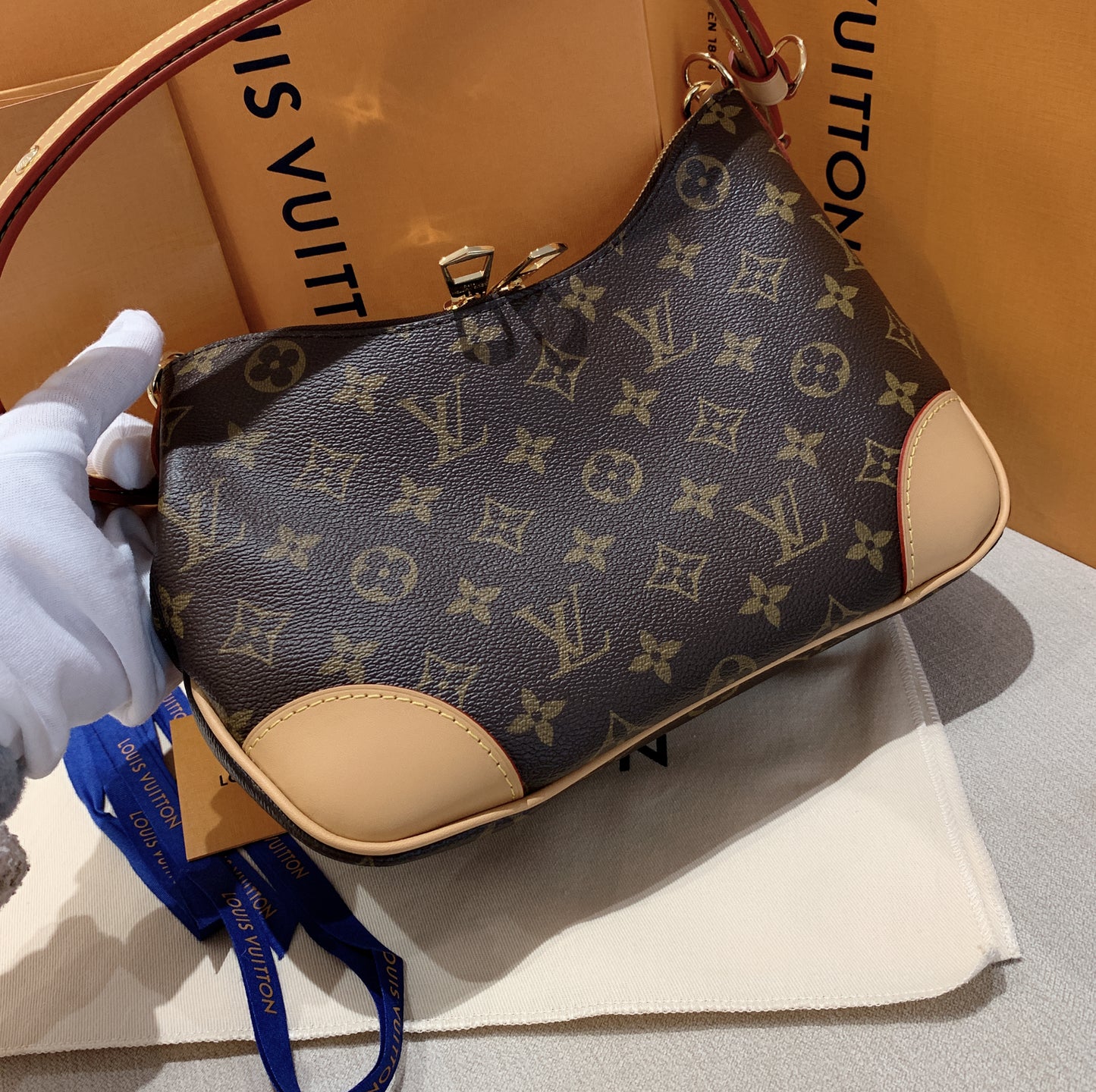LV▪️Boulogne 老花牛角包/1850✨🉐78700