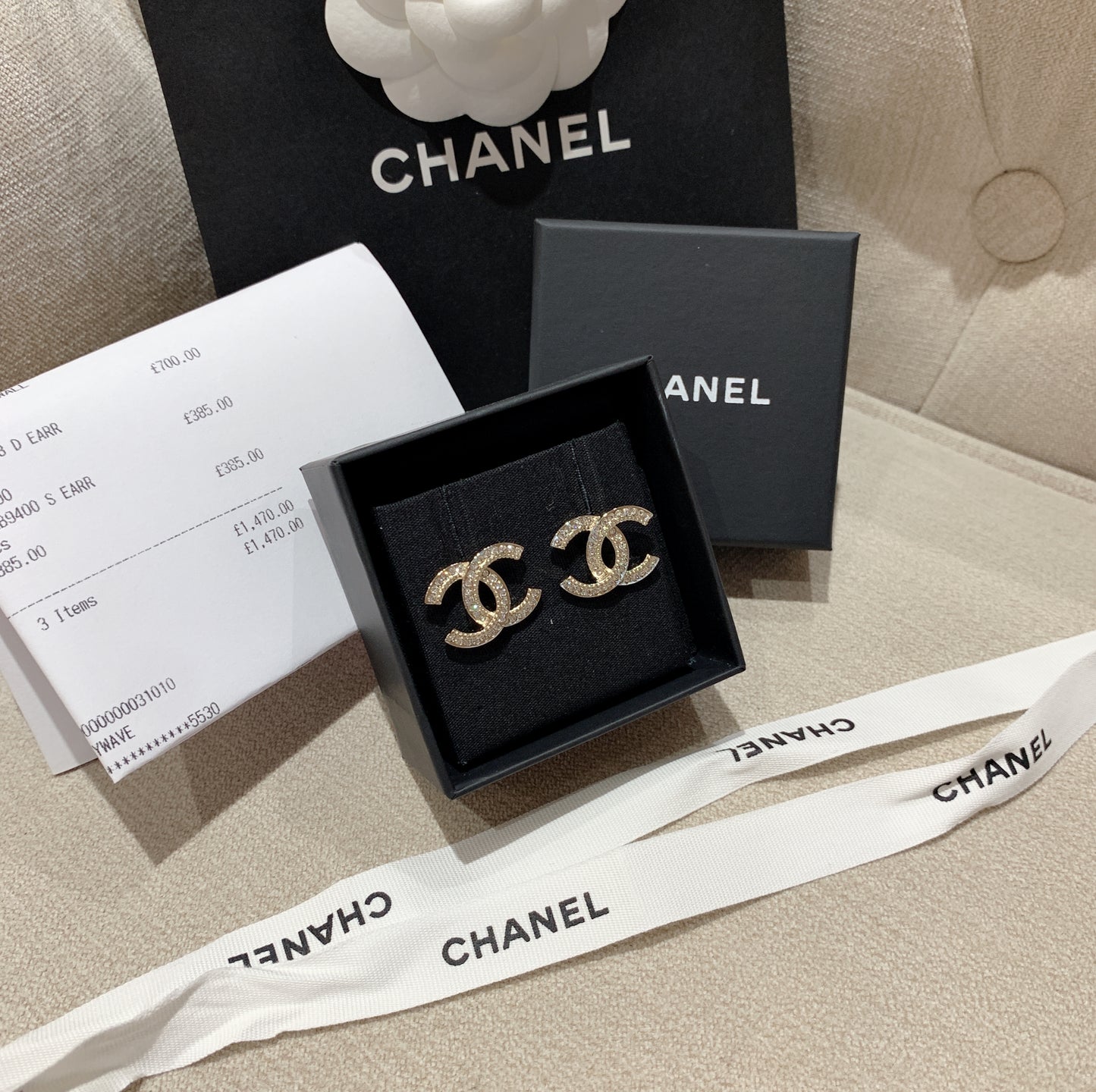 CHANEL✨ CC BLACK AND WHITE PEARL EARRINGS 黑白珍珠黑鑽耳針 -