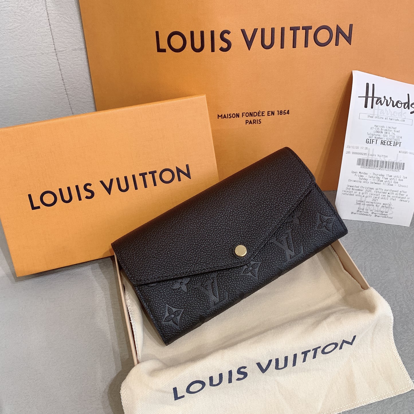 LV▪️Sarah 壓紋牛皮信封長夾/620✨🉐27040