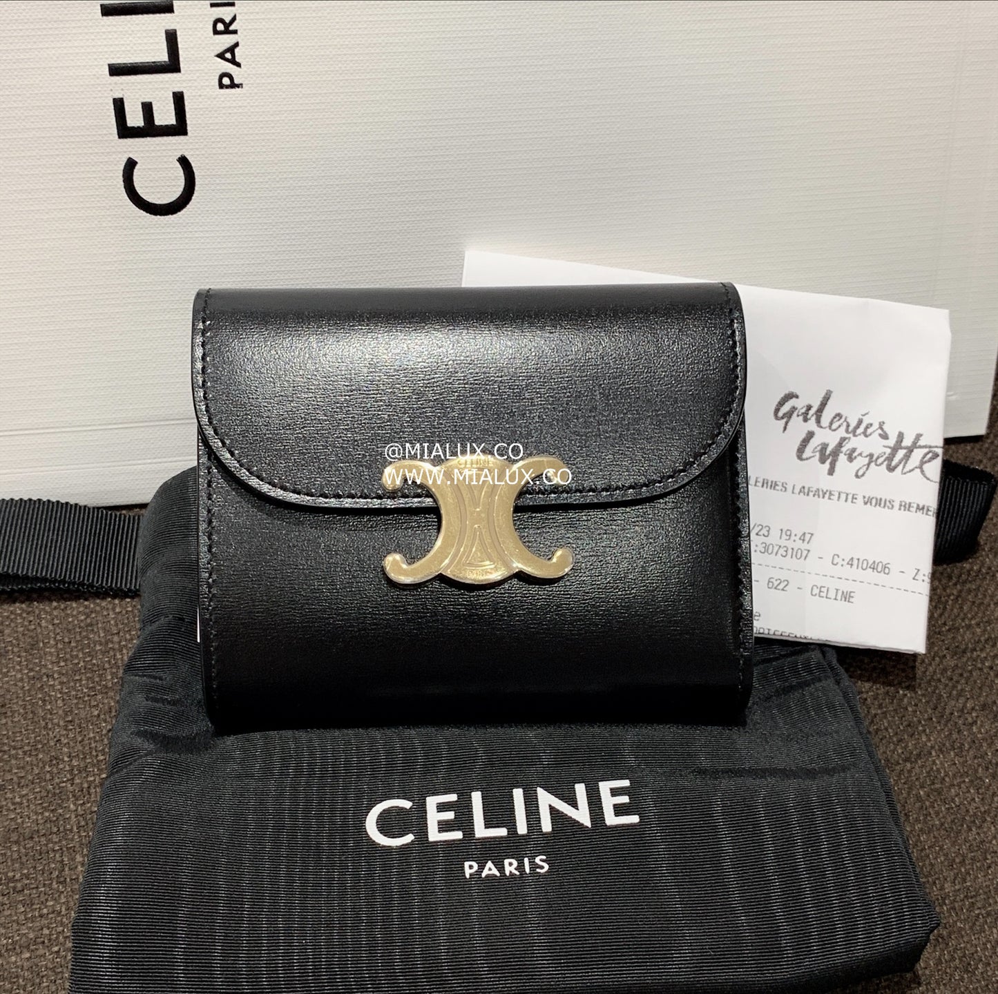Celine▪️Flap Wallet Triomphe S 亮牛皮三折短夾/490E540 🉐19900🇪🇺