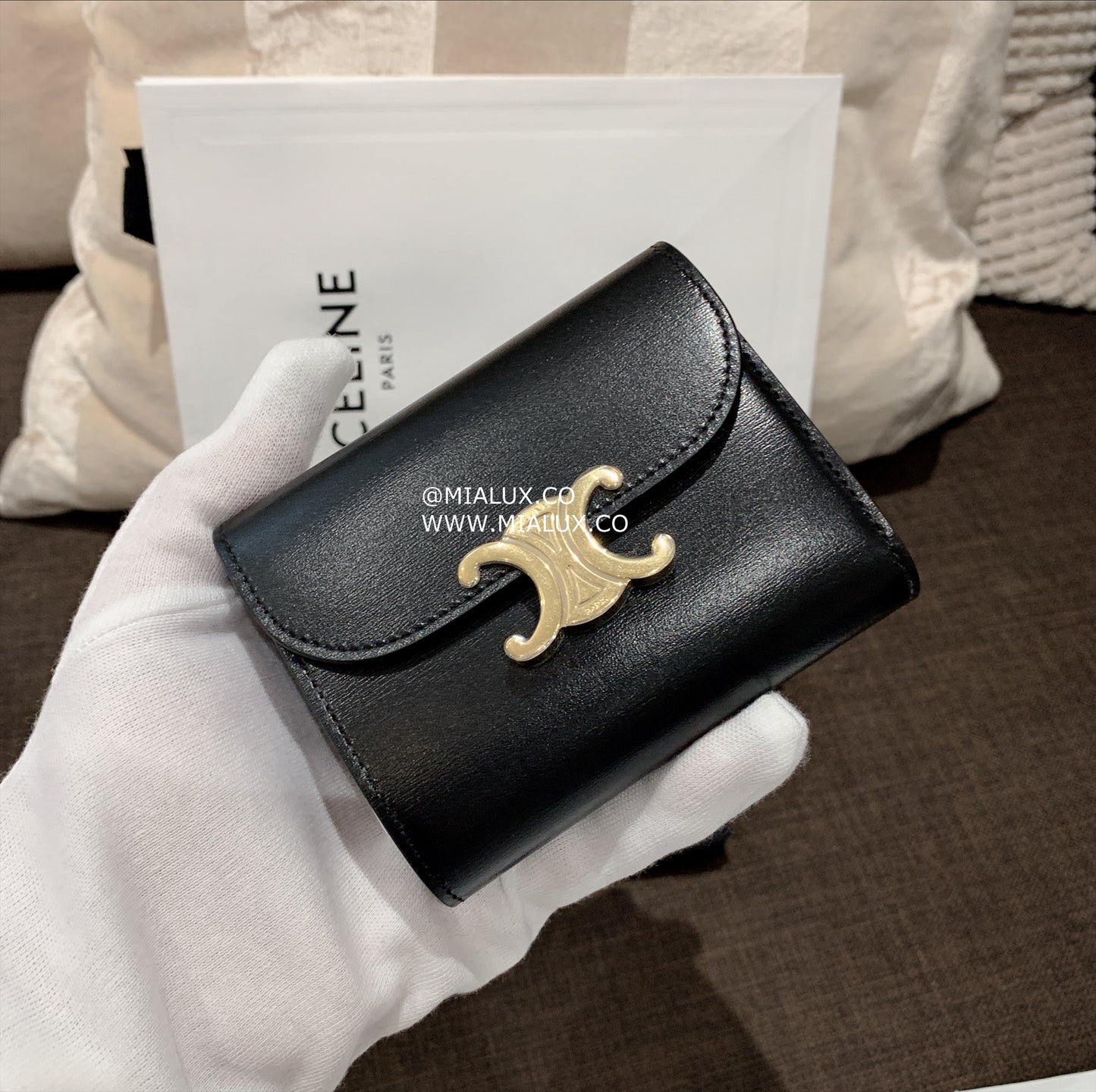 Celine▪️Flap Wallet Triomphe S 亮牛皮三折短夾/490E540 🉐19900🇪🇺