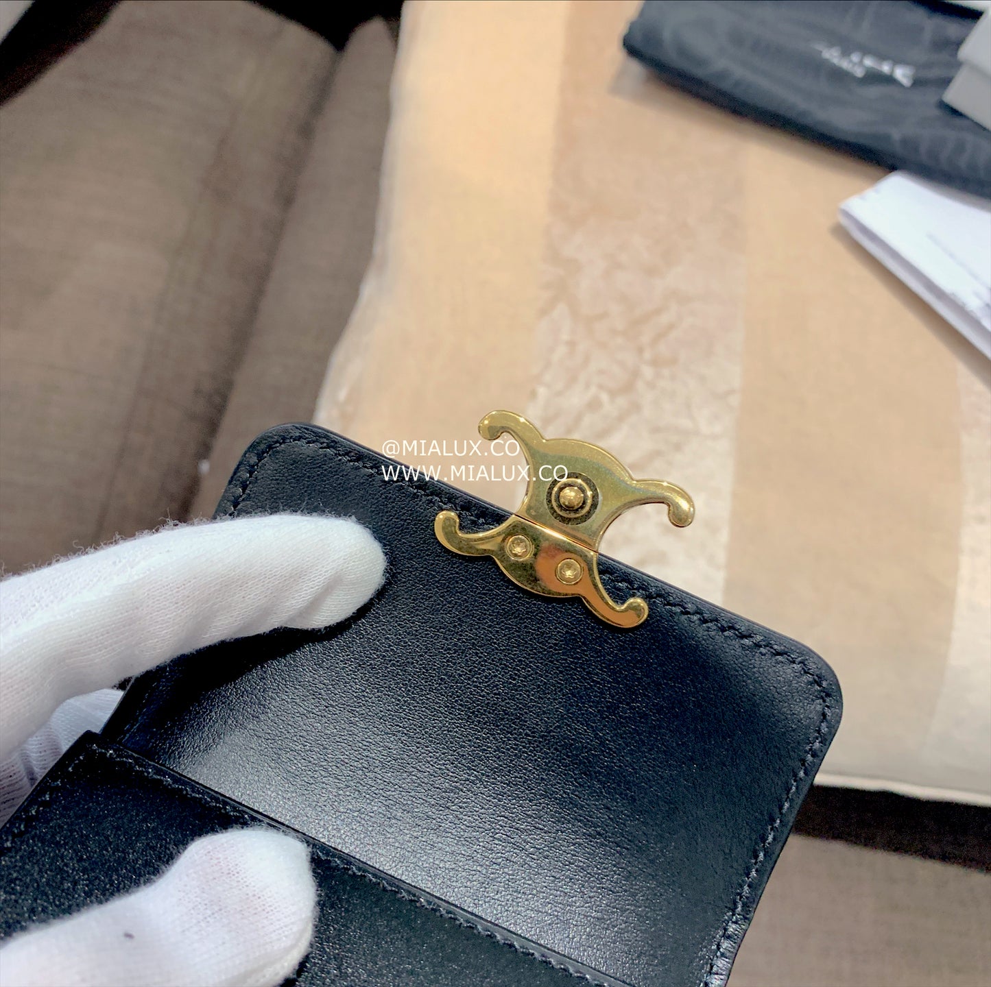 Celine▪️Flap Wallet Triomphe S 亮牛皮三折短夾/490E540 🉐19900🇪🇺