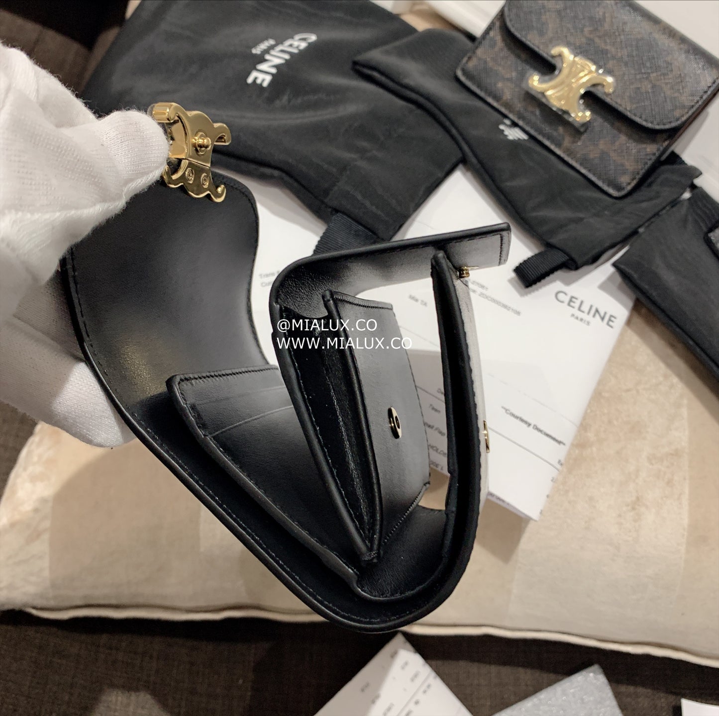 Celine▪️Flap Wallet Triomphe S 亮牛皮三折短夾/490E540 🉐19900🇪🇺