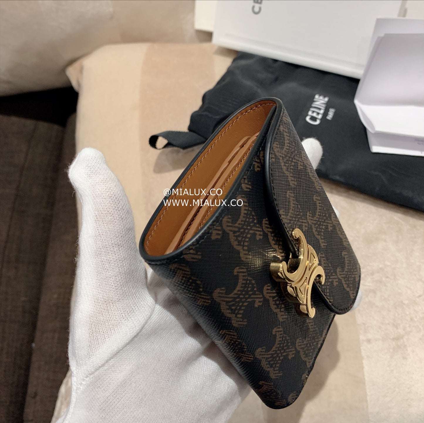 Celine▪️Flap Wallet Triomphe S 老花三折短夾/495E510 🉐19360🇪🇺
