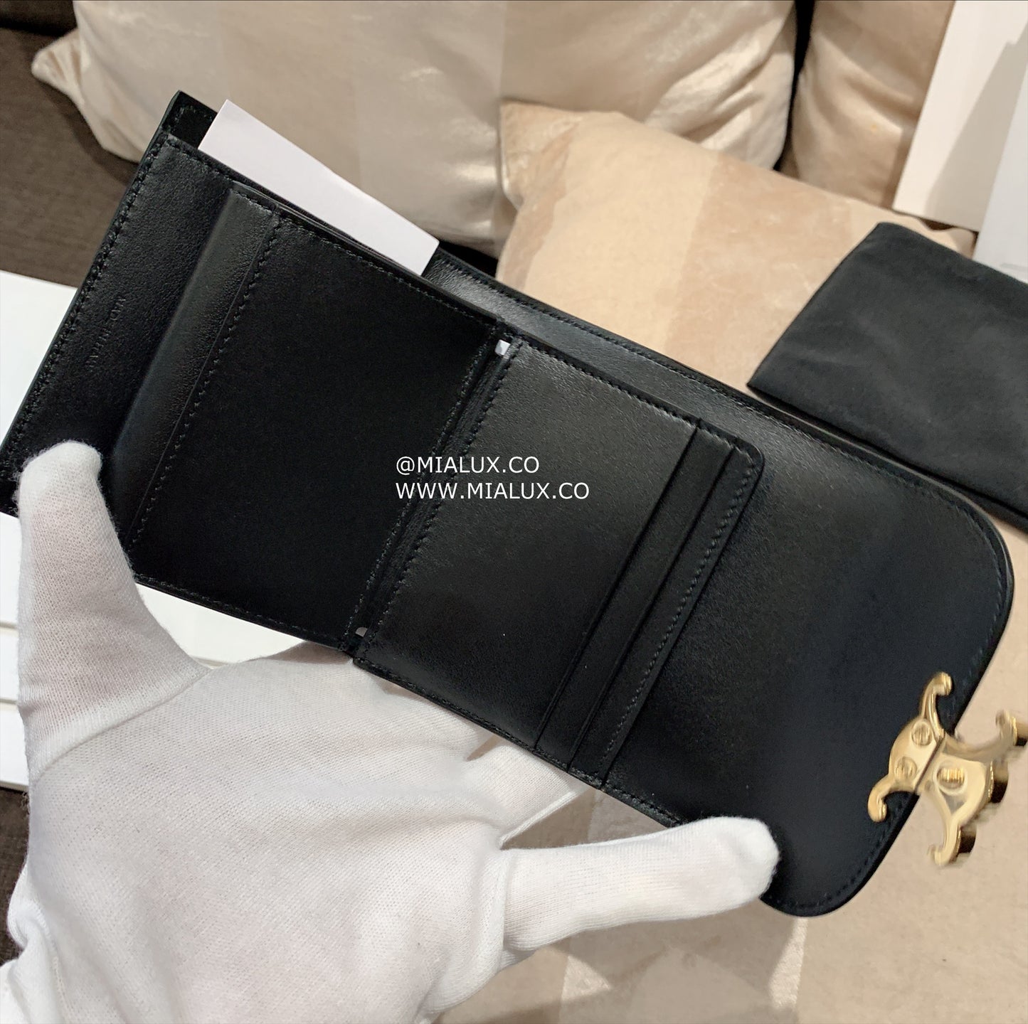 Celine▪️Flap Wallet Triomphe S 亮牛皮三折短夾/490E540 🉐19900🇪🇺