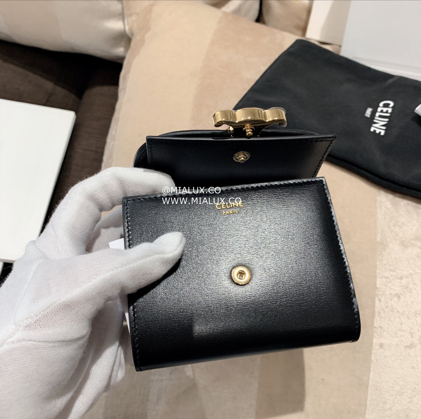 Celine▪️Flap Wallet Triomphe S 亮牛皮三折短夾/490E540 🉐19900🇪🇺
