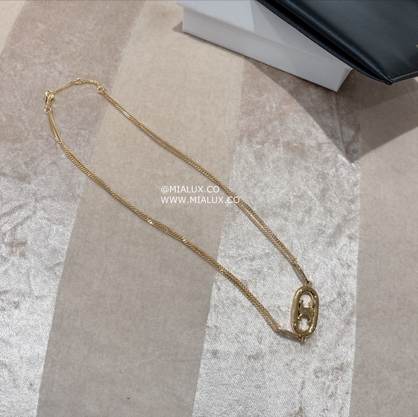 Celine▪️TRIOMPHE 豬鼻子項鍊/410E440 🉐16400🇪🇺