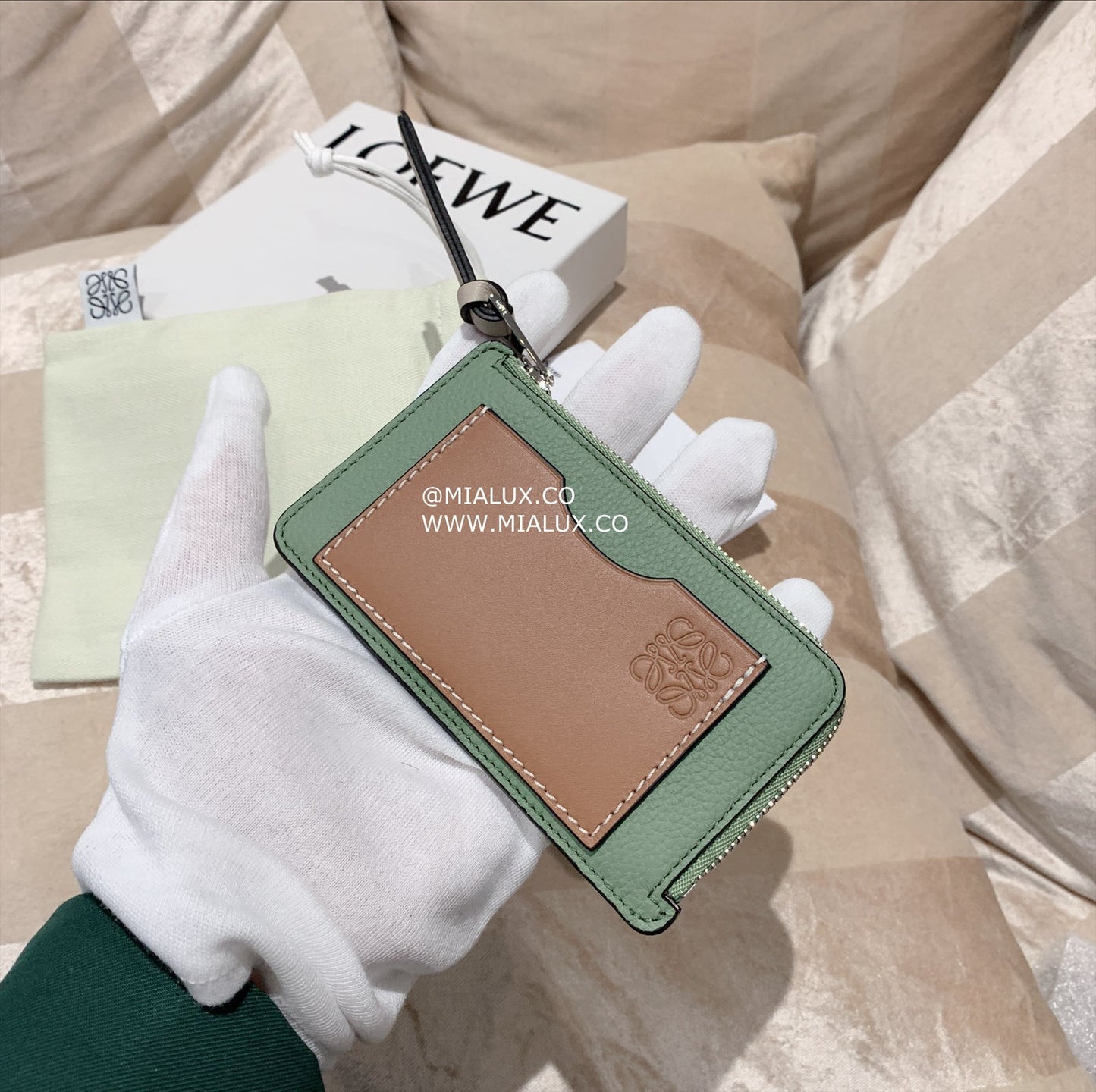 *現貨*Loewe▪️ Coin Cardholder 軟粒面牛皮拉鍊卡包-迷迭香綠/275 年前特價🉐8990