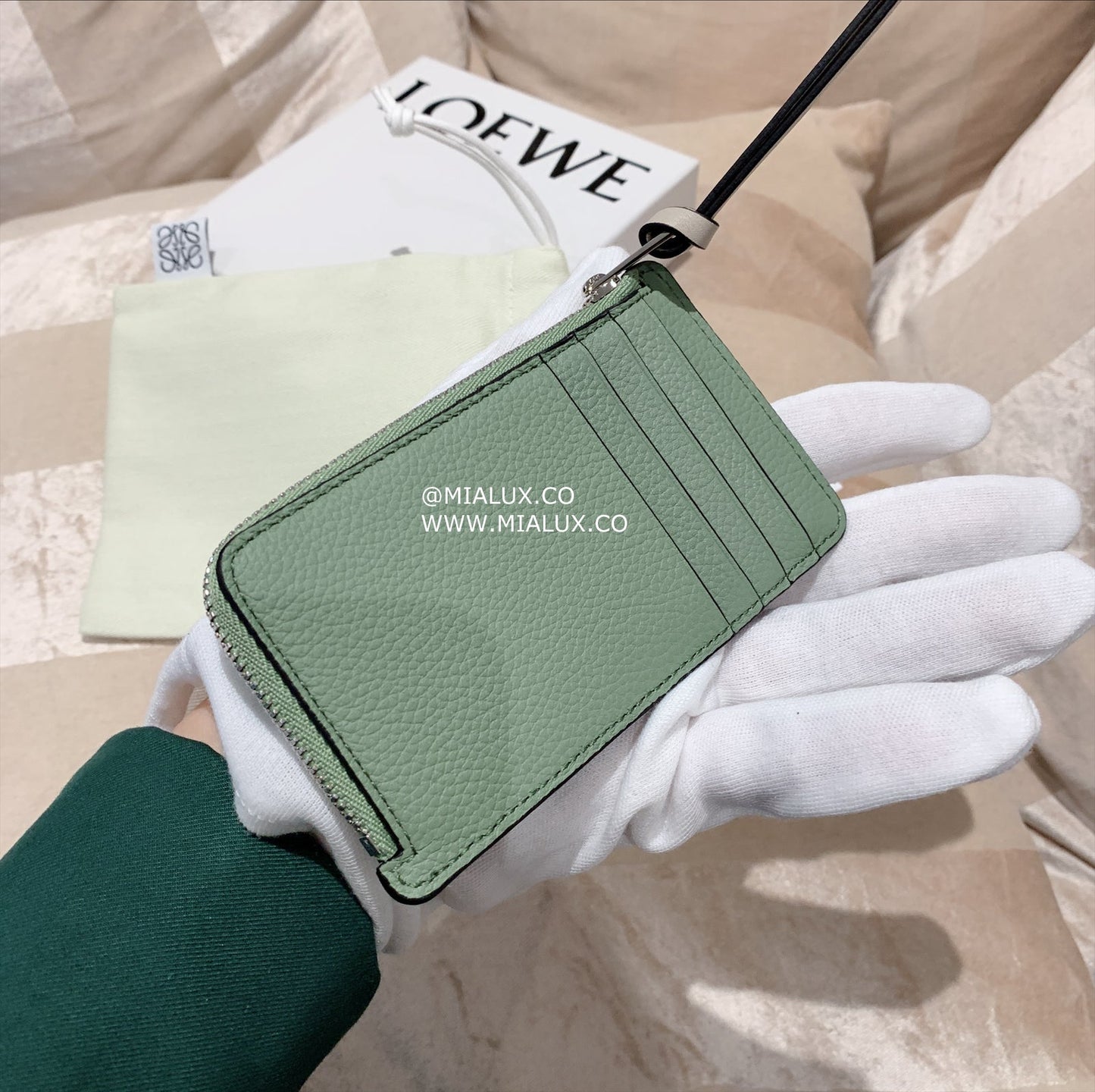 *現貨*Loewe▪️ Coin Cardholder 軟粒面牛皮拉鍊卡包-迷迭香綠/275 年前特價🉐8990