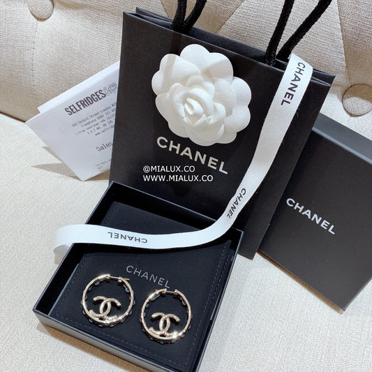 CHANEL✨ CC LOGO CIRCLE METAL EARRINGS 大圓羊皮線金屬編織耳針 -