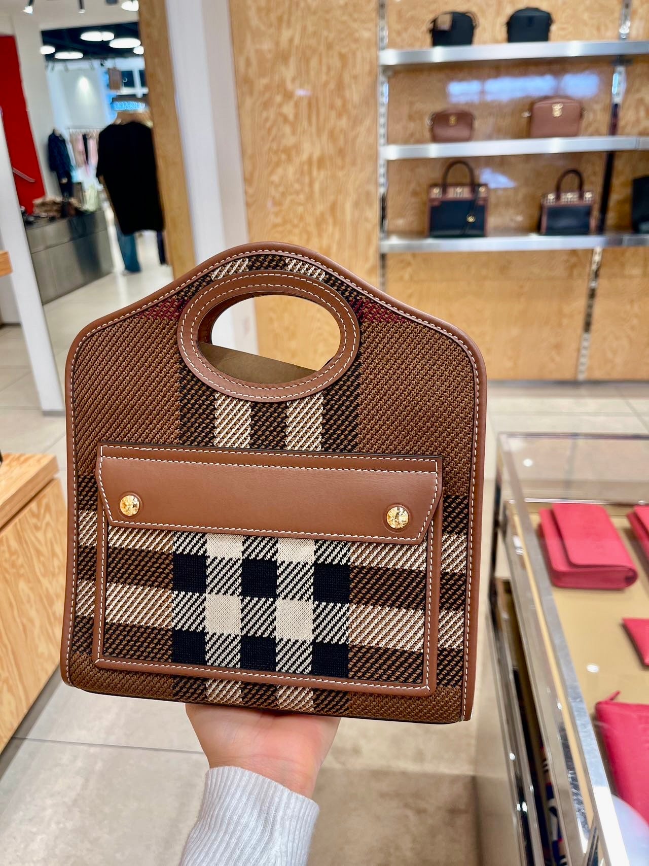 @Burberry Pocket Mini 口袋包-咖格/1450P799 🔥折上七折🉐26170