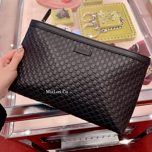 @Gucci Embossed Bag 男女款壓紋拉鍊側背包/P420 🔔限時折🉐19900