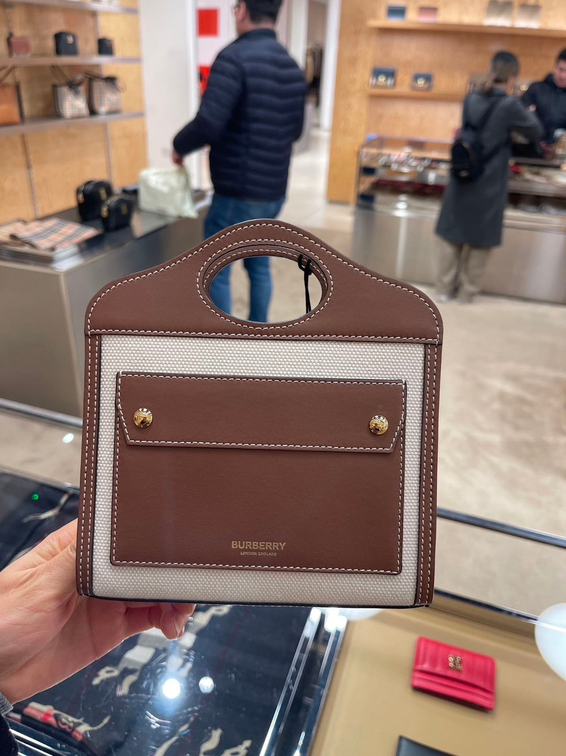 Burberry Pocket Micro 口袋包-白棕/820C537 ㊙️折扣🉐23020💰