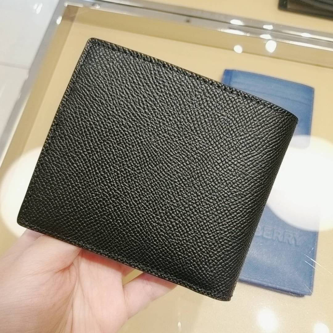 @Burberry CC Bifold 男女款燙銀字零錢短夾/P195 🔥下殺🉐9980