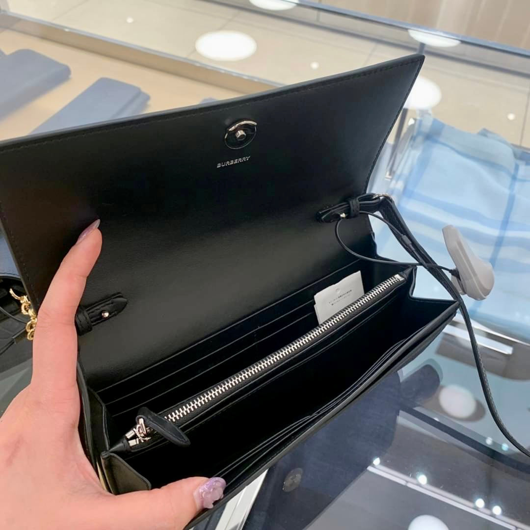 @Burberry Henley Embossed Logo 壓印牛皮WOC錢包/P349 🔥下殺🉐16710