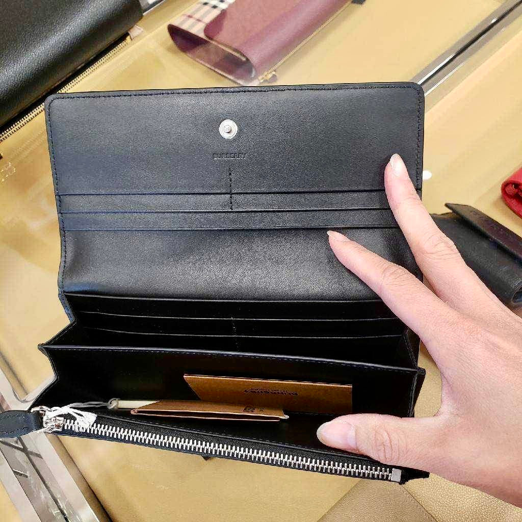 @Burberry Embossed Logo 男女款壓印翻蓋長夾-黑/P345 🔥下殺🉐16530