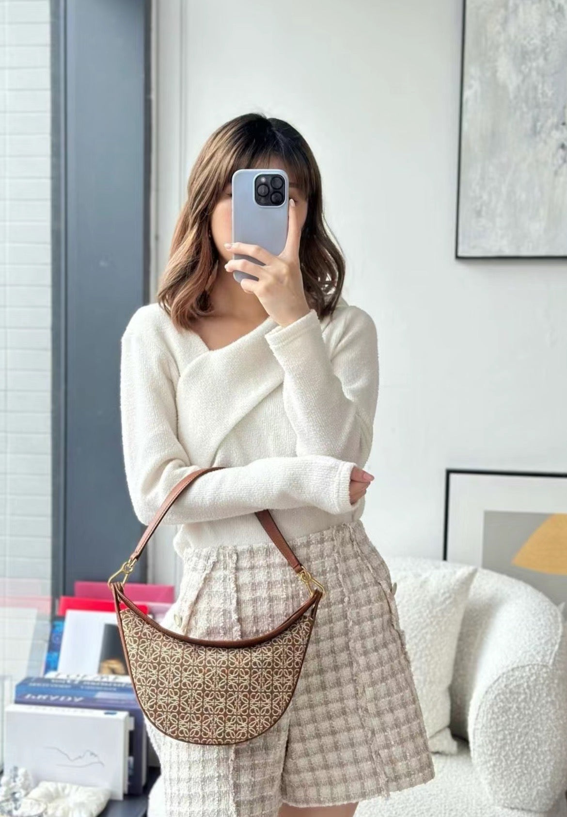 Loewe Luna Anagram S 小款提花半月腋下包/S1400 ㊙️折扣🉐57000💰