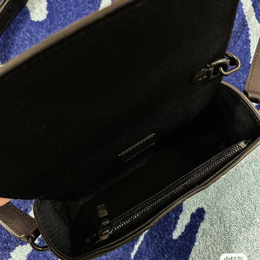 LV Steamer 男款壓紋牛皮包/1650✨🉐70300