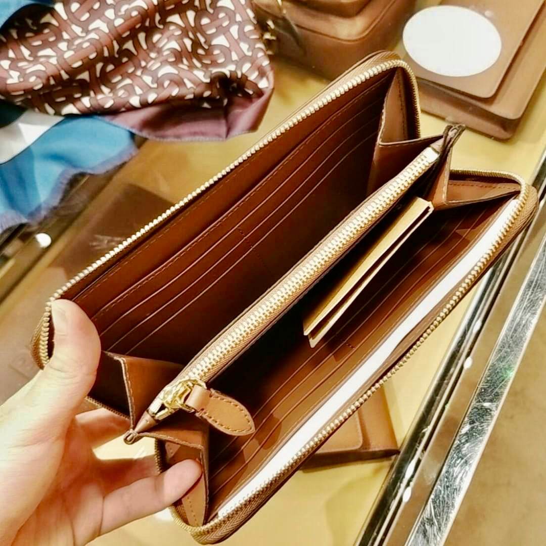 @Burberry▪️Elmore 壓印拉鍊長夾/450P245 🔥下殺🉐12030