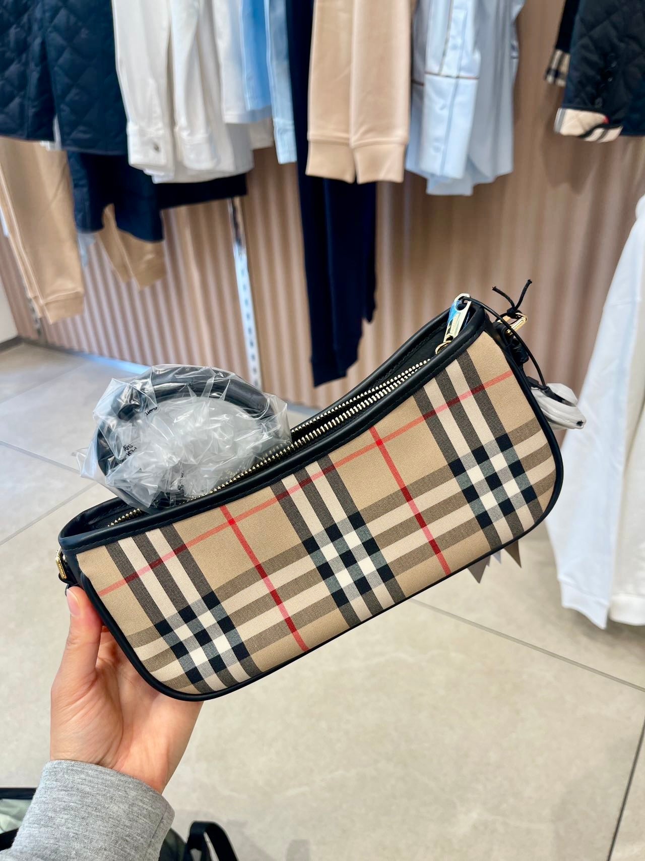 @Burberry Sling 腋下包/ 595P359 🔥下殺🉐16960