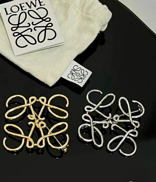 Loewe Anagram Brooch in Metal 單色金屬胸針/250