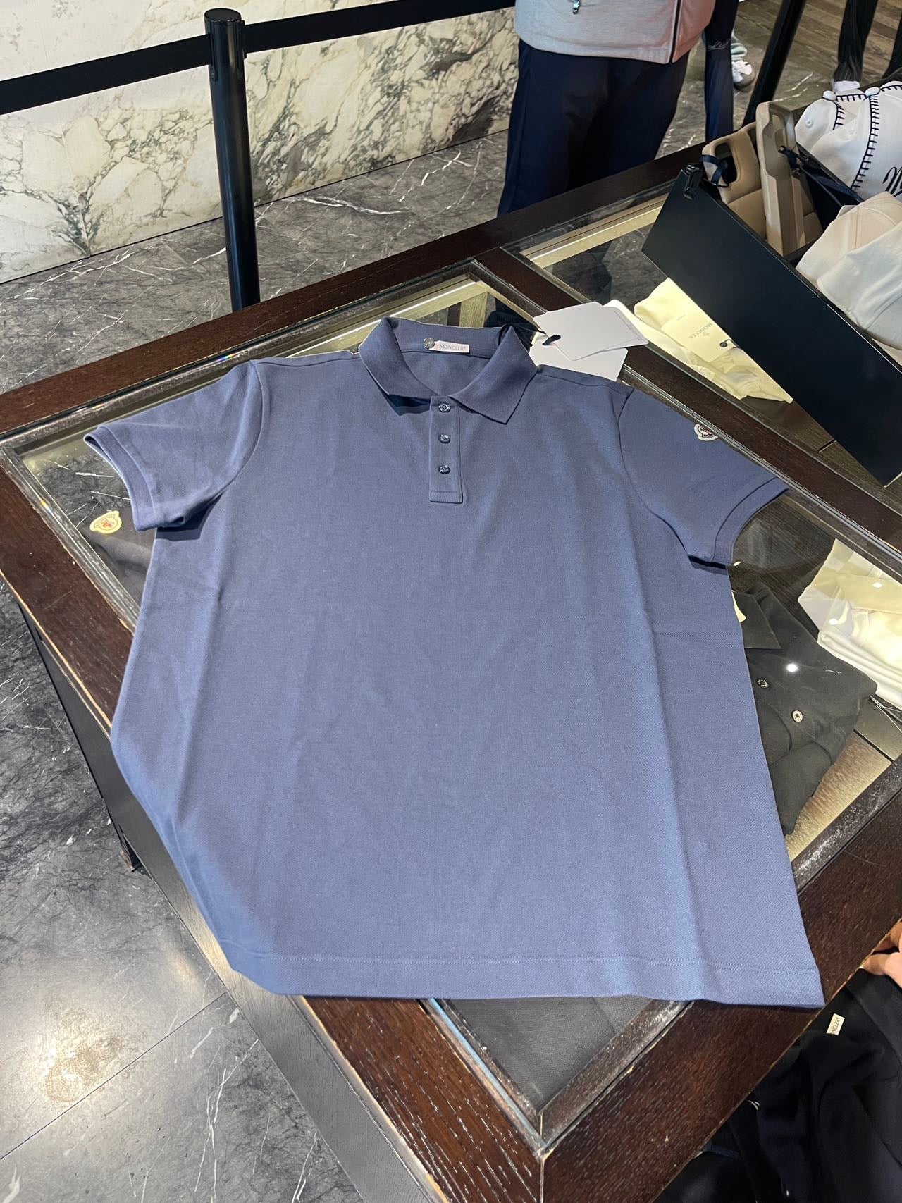 @Moncler Polo 男生款POLO上衣/230P154 🔔限時折🉐8430