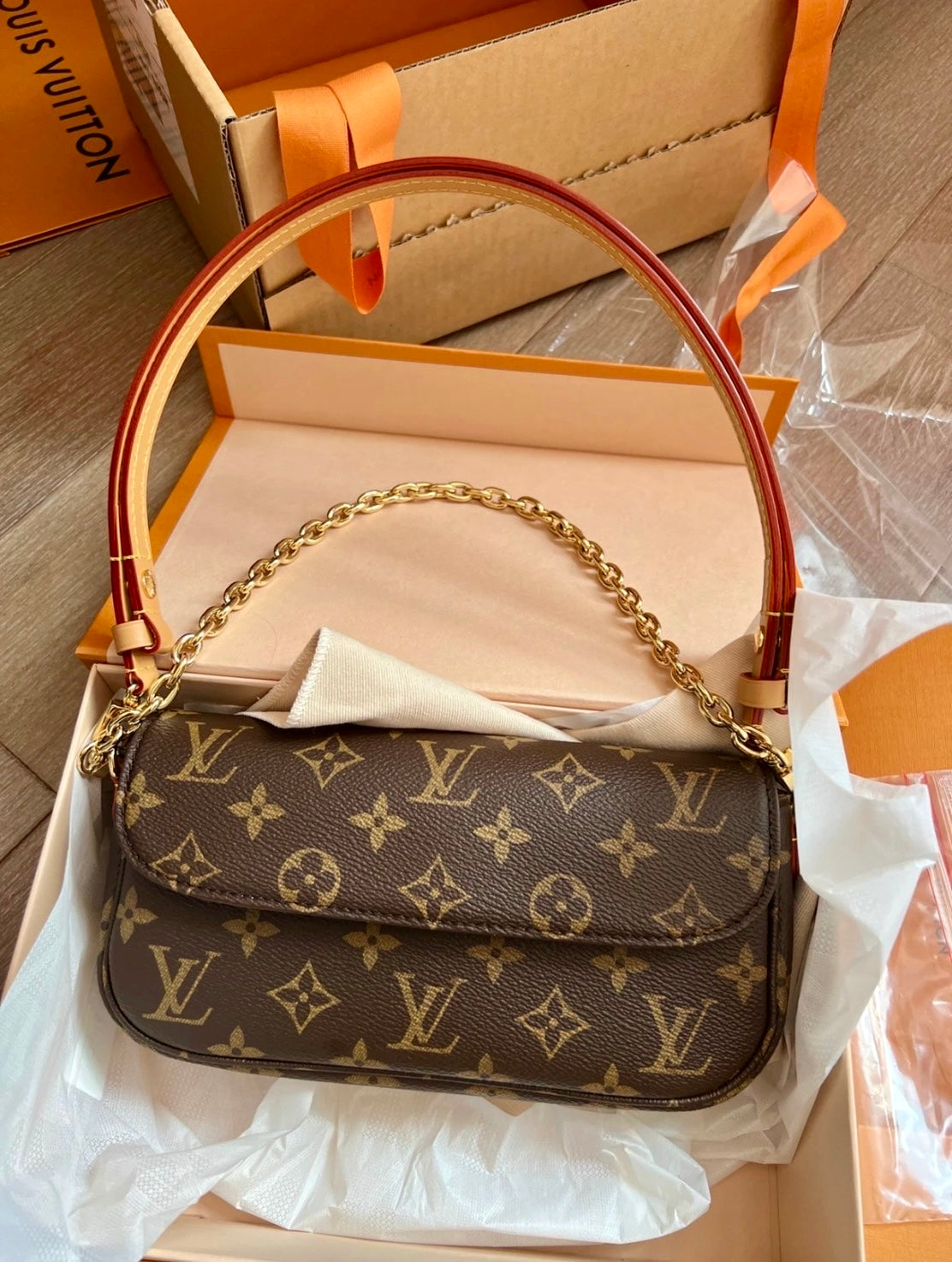 LV Ivy Wallet on Chain 爆款老花腋下包/1350✨🉐57700