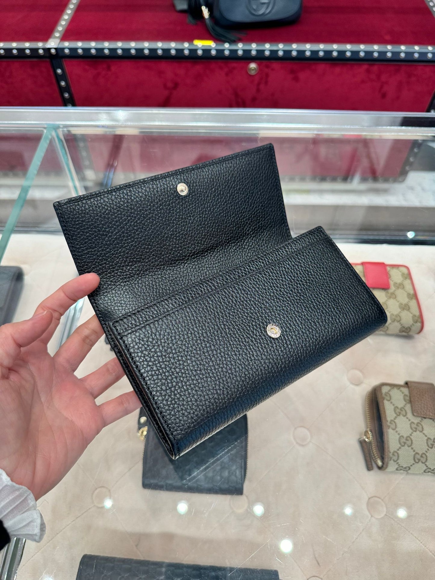 *@Gucci Soho 浮雕翻蓋長夾/390P270 🔔限時折🉐12950