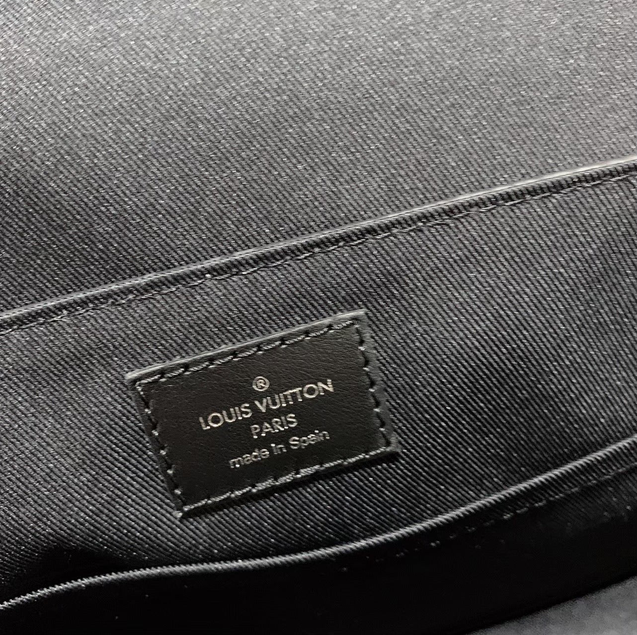 LV District PM 小款男生款郵差包/1490✨🉐63580