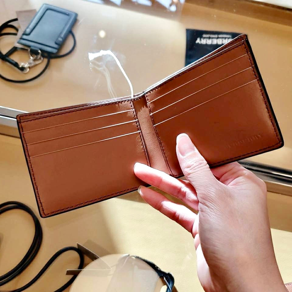 @Burberry MS Bifold 男女款格紋拼接燙金字雙開短夾/P159 🔥下殺🉐8660