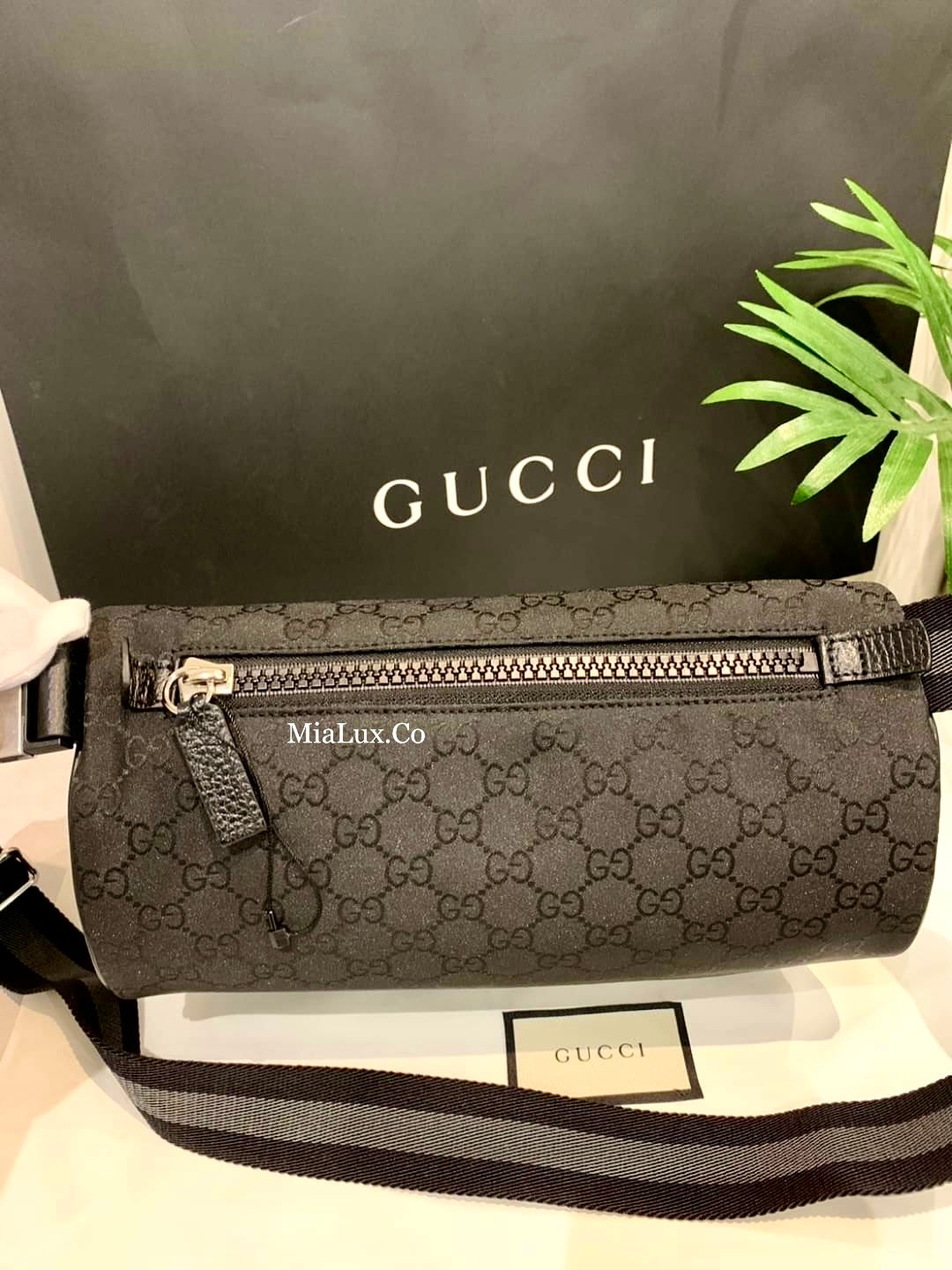 *@Gucci Canvas Bumbag S 小款男女款黑老花胸包/P395
