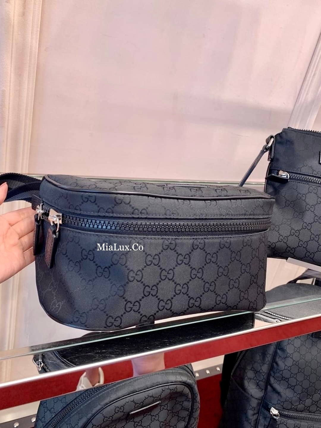 *@Gucci Canvas Bumbag S 小款男女款黑老花胸包/P395