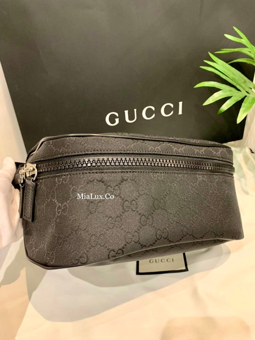 *@Gucci Canvas Bumbag S 小款男女款黑老花胸包/P395