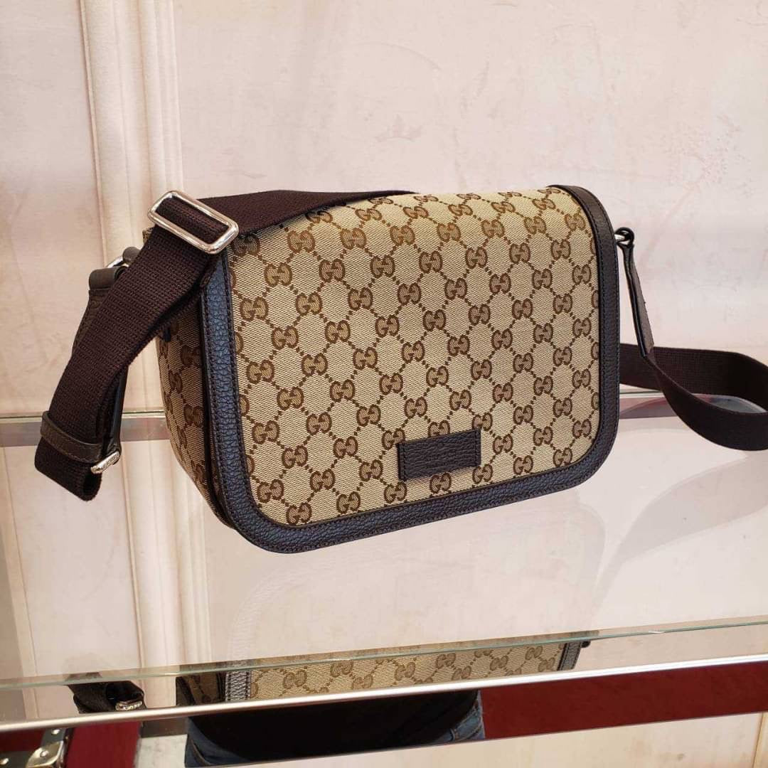 *@Gucci 男生款老花織布郵差包/ 小款P470 / 大款 P490