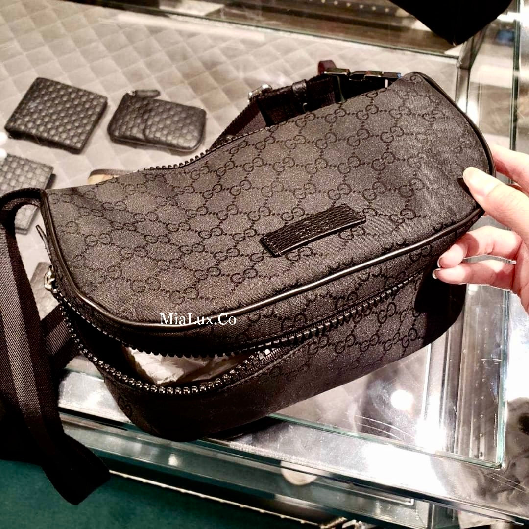 *@Gucci Canvas Bumbag S 小款男女款黑老花胸包/P395