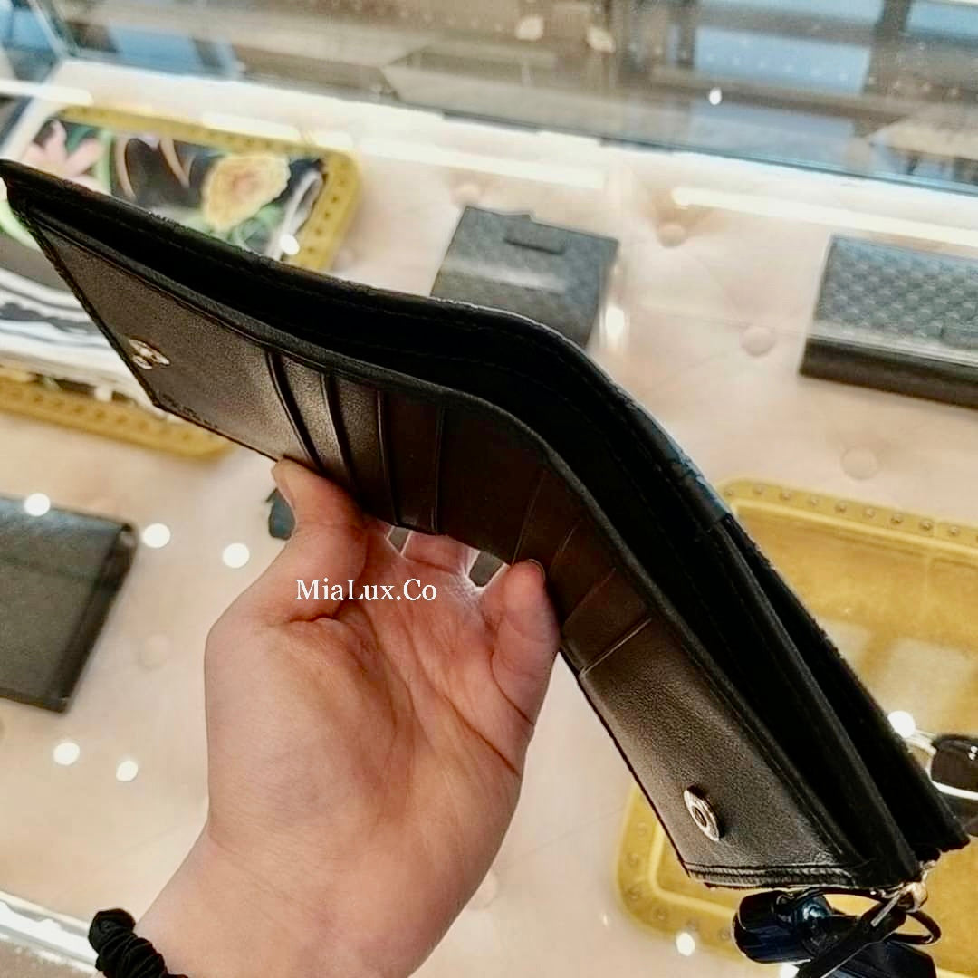 @Gucci Embossed Wallet 壓紋雙開內拉鍊短夾/P230