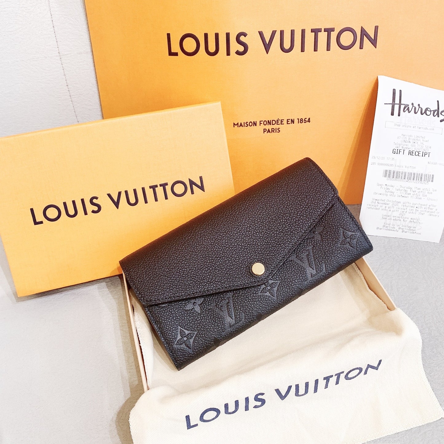 LV▪️Sarah 壓紋牛皮信封長夾/620✨🉐27040