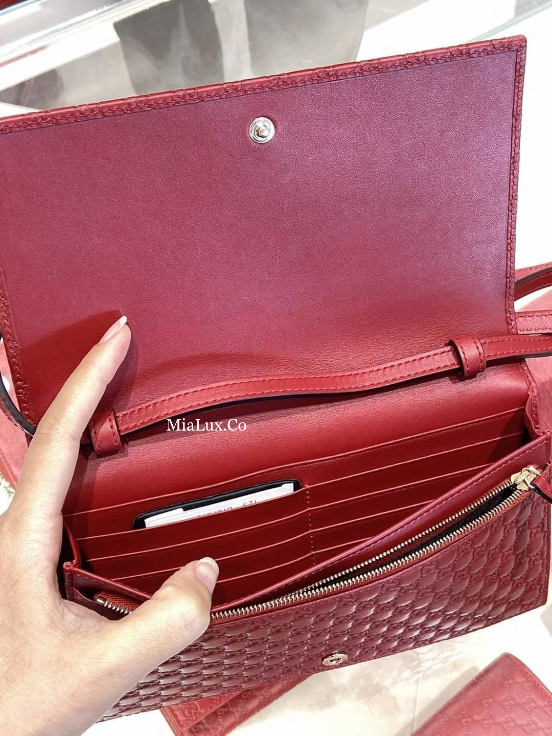 @Gucci▪️Embossed WOB 壓紋背帶錢包/335 🔔限時折🉐16080