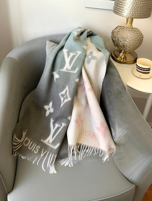 LV Reykjavik Gradient 漸層羊絨圍巾/760✨優惠🉐32160