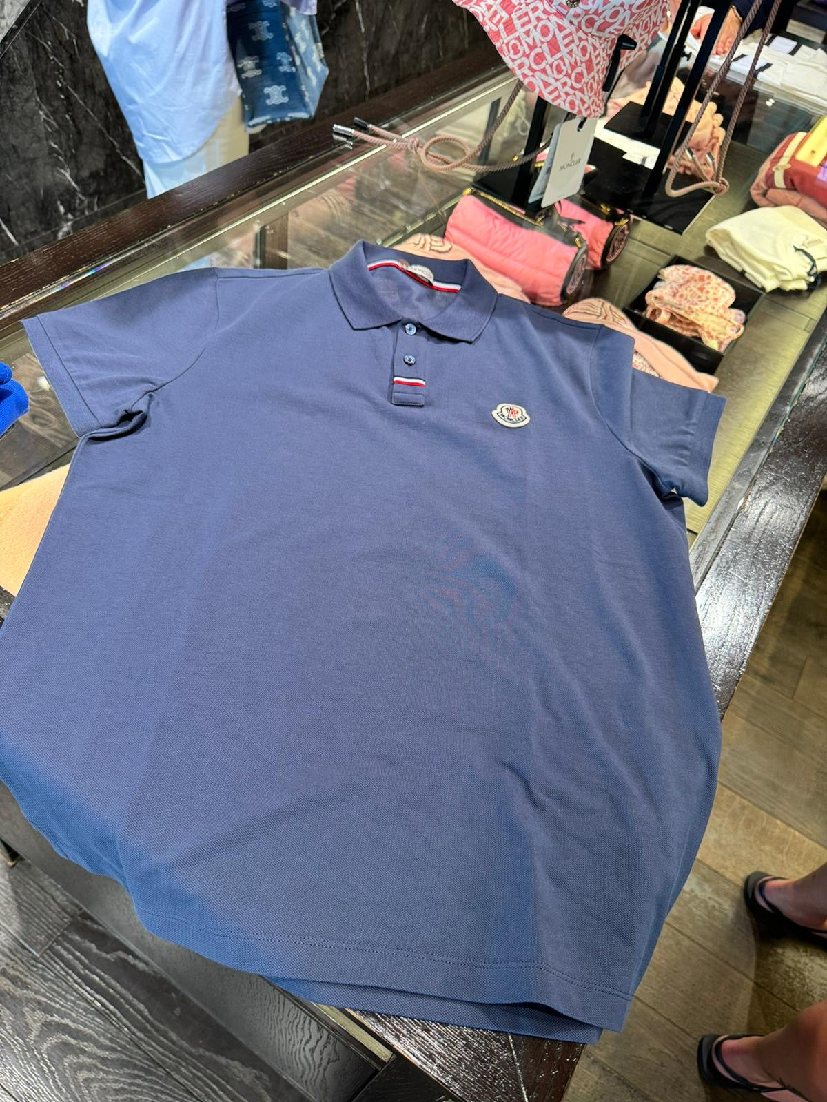@Moncler 男生款扣下飾邊Polo上衣/250P167 🔥折上七折🉐6080